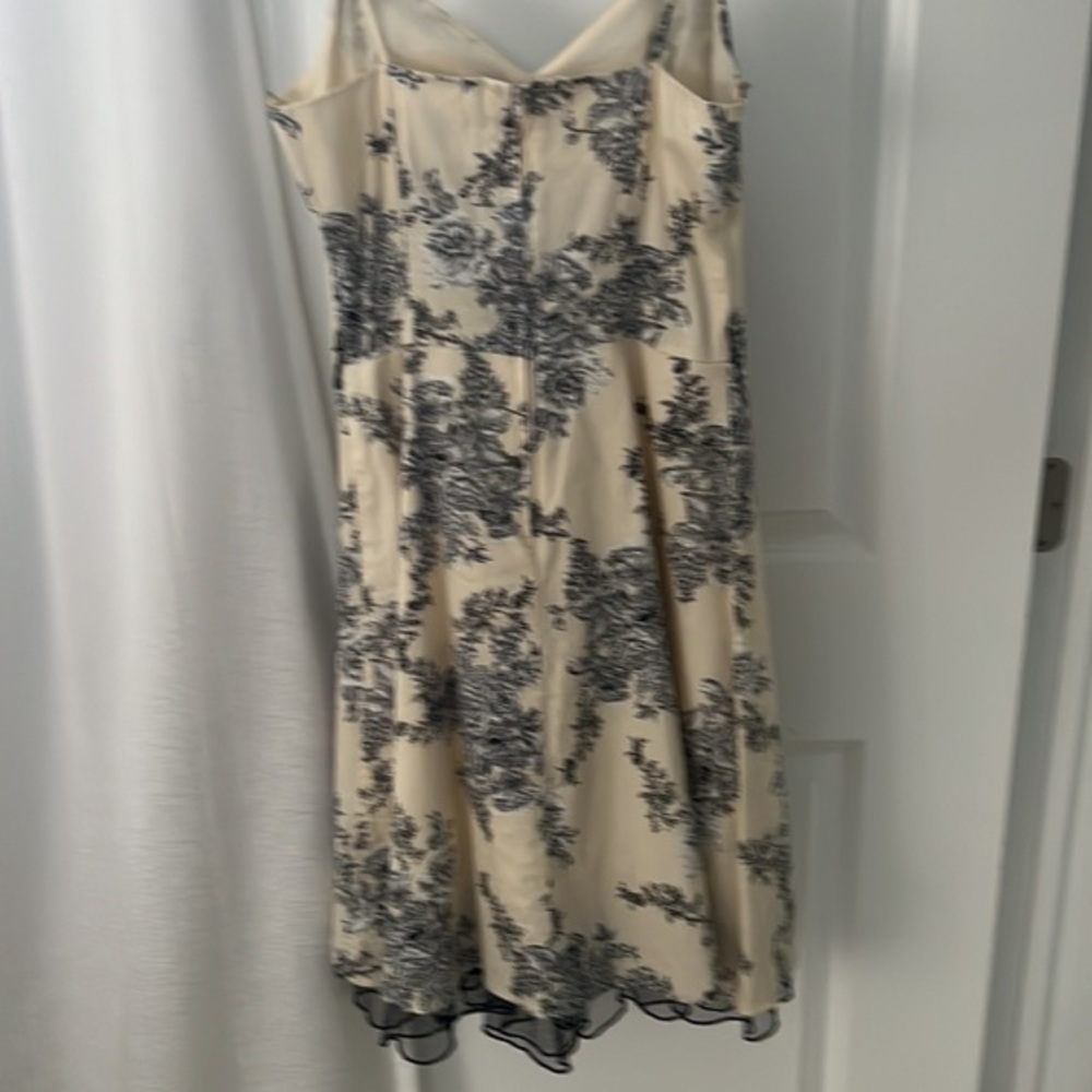 Vintage Dress. City Triangles. Size 7. - Picture 5 of 7